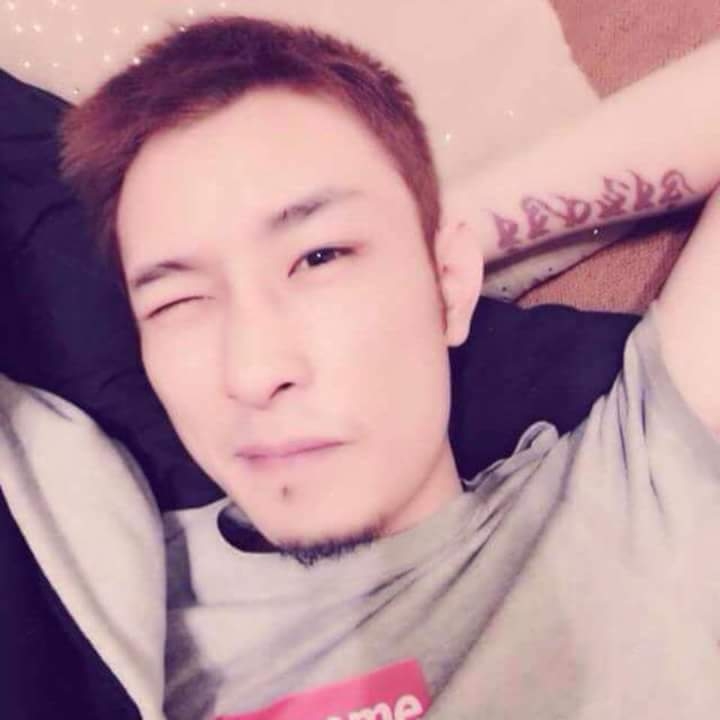 难得拥抱的第一张照片--周口相亲服务中心