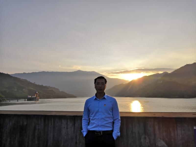 庸人自扰的第一张照片--周口相亲服务中心