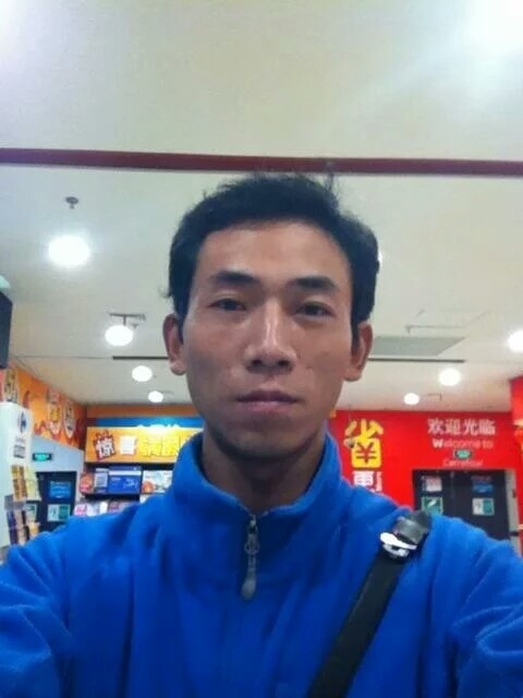 青草地溪水边的第一张照片--周口相亲服务中心