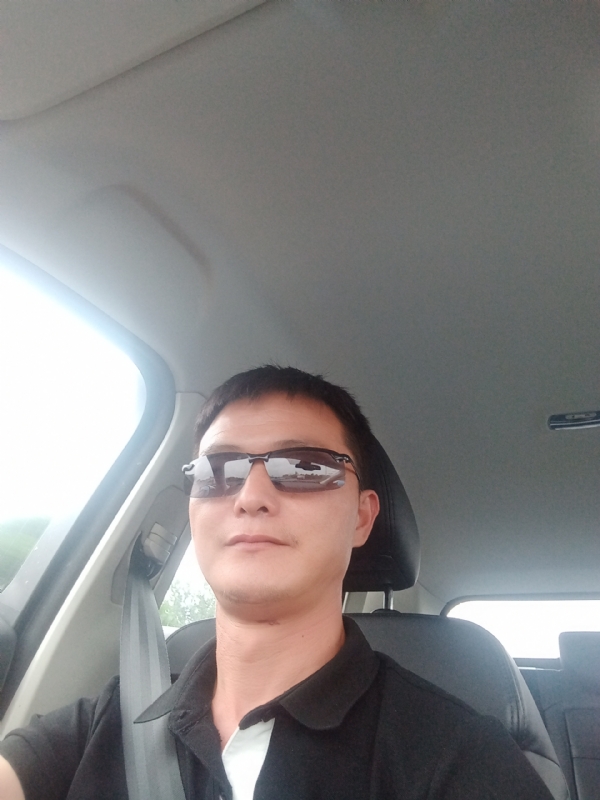 孤独的男人的第二张照片--周口相亲服务中心