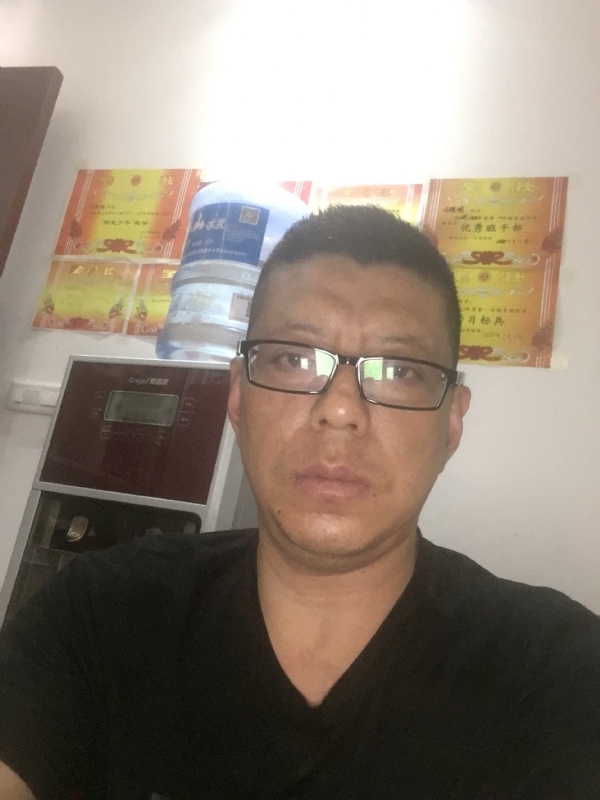 牵手的第一张照片--周口相亲服务中心