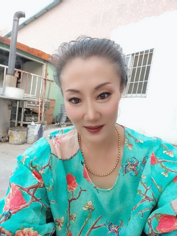 燕子的第三张照片--周口相亲服务中心