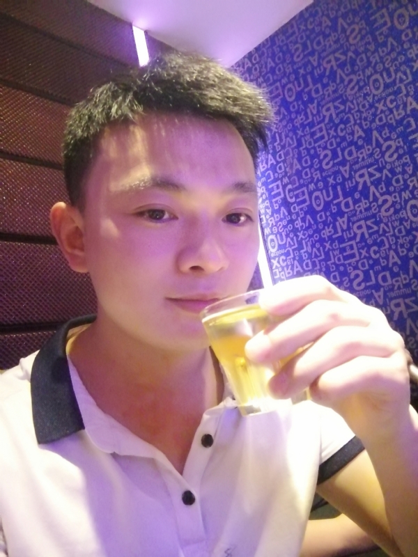 幸福的拥抱的第一张照片--周口相亲服务中心