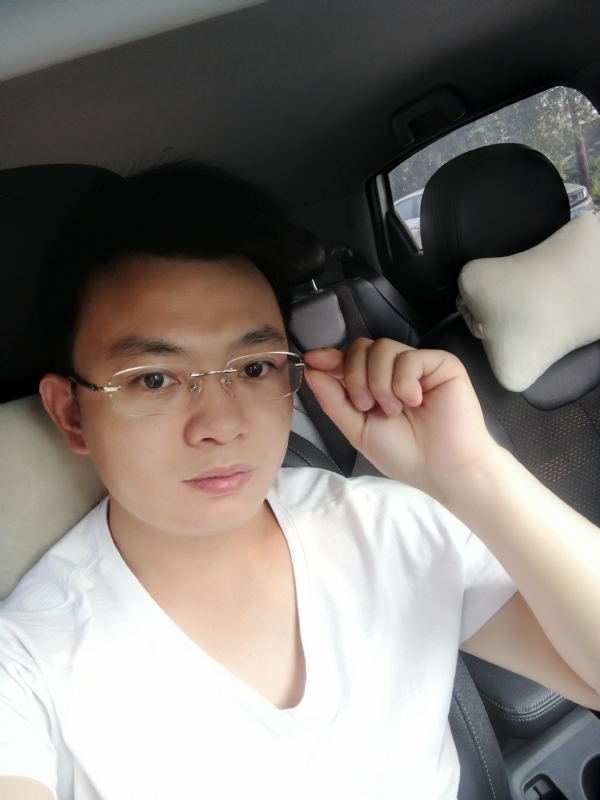 幸福的拥抱的第二张照片--周口相亲服务中心