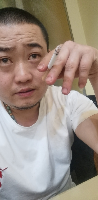 孤独的螃蟹的第一张照片--周口相亲服务中心