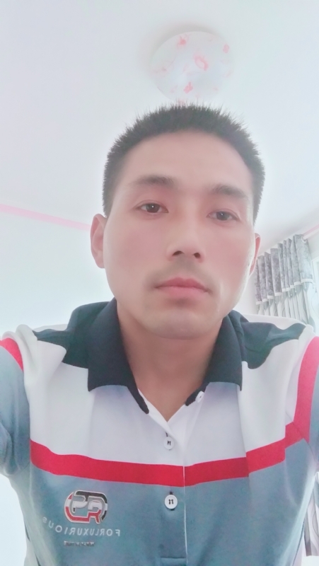 染红尘世的第二张照片--周口相亲服务中心