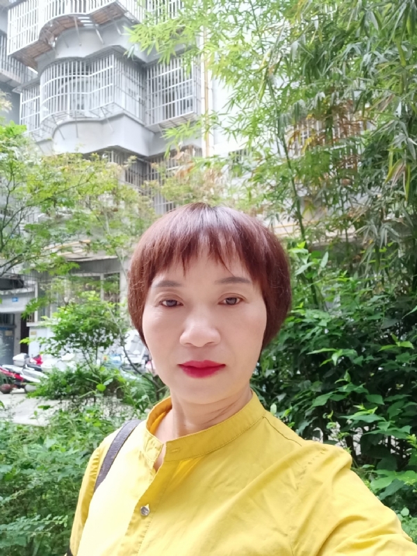 小瓶子的第二张照片--周口相亲服务中心