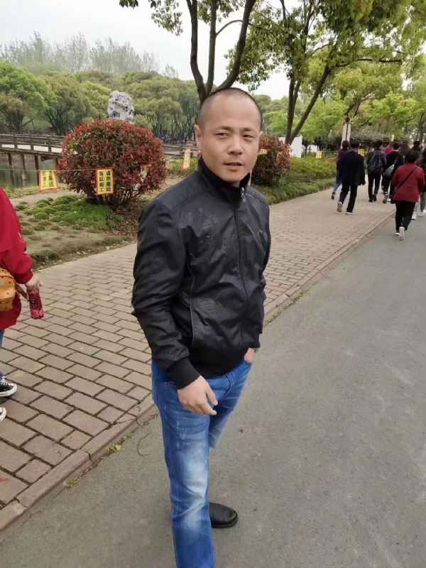 傻子的第一张照片--周口相亲服务中心