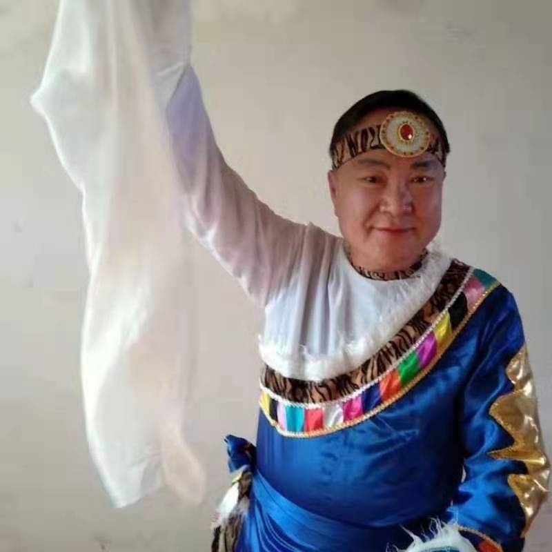 走在冷风中的第一张照片--周口相亲服务中心