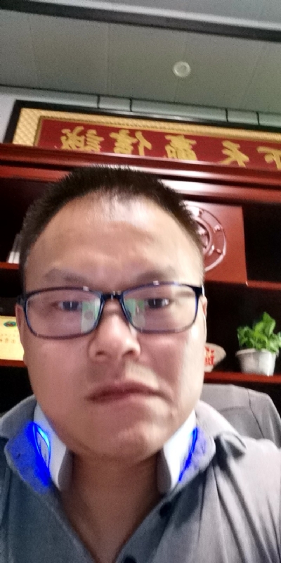 模具工匠的第一张照片--周口相亲服务中心