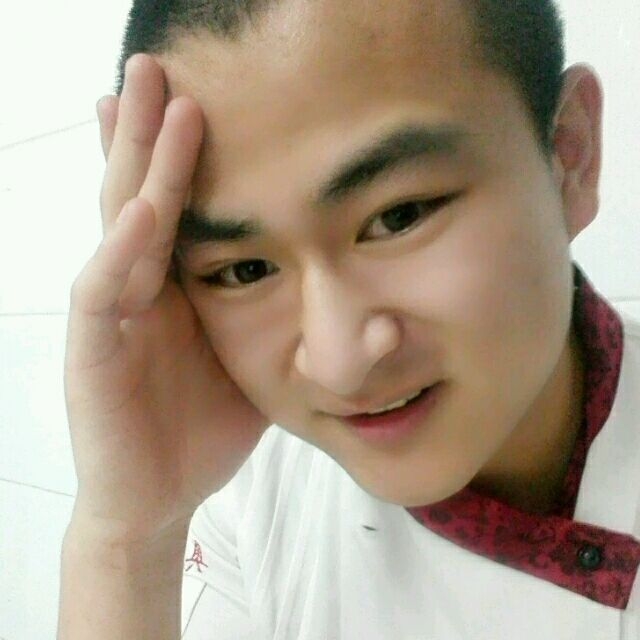 人潮拥挤的第一张照片--周口相亲服务中心