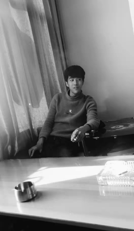 酷似小丑的第二张照片--周口相亲服务中心