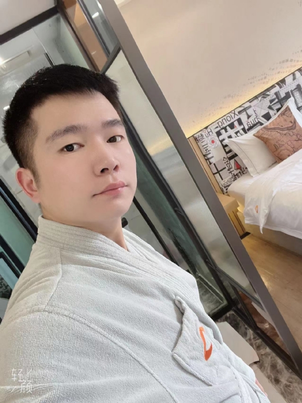 绿帽的第一张照片--周口相亲服务中心