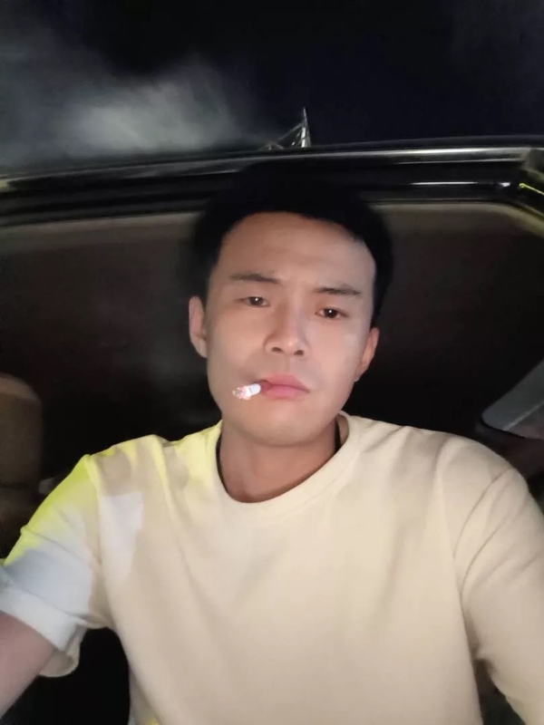 爱睡觉的土拨鼠的第一张照片--周口相亲服务中心