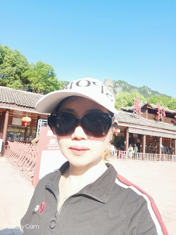 山百合的第一张照片--周口相亲服务中心