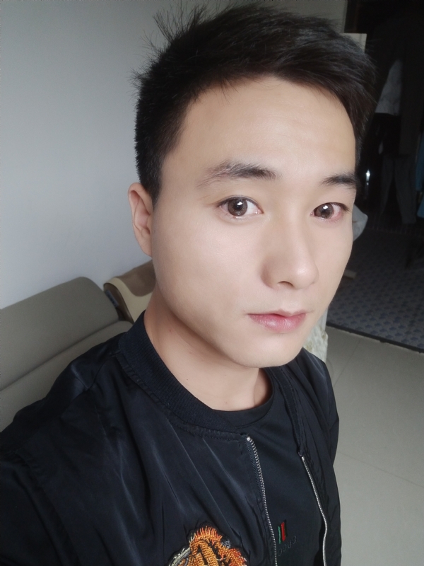 何凡的第三张照片--周口相亲服务中心