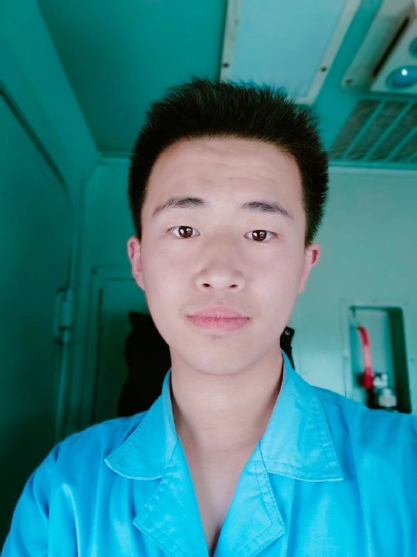 生而为人的第二张照片--周口相亲服务中心