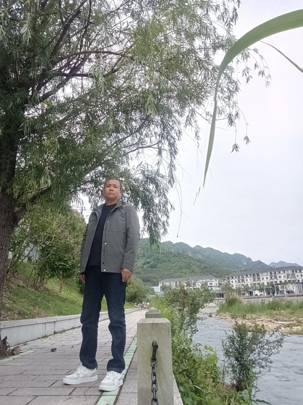 飞雪飘零的第一张照片--周口相亲服务中心