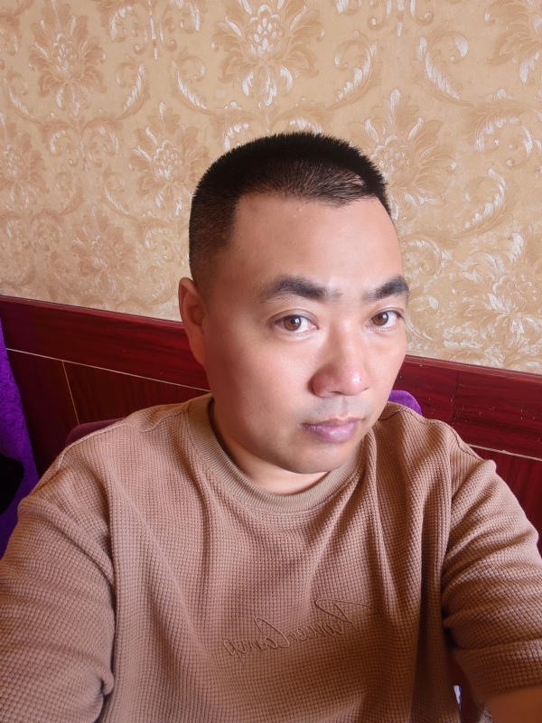 擦亮眼睛向前看的第一张照片--周口相亲服务中心