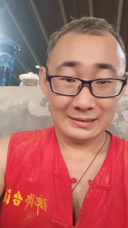 黑黑一笑的第二张照片--周口相亲服务中心