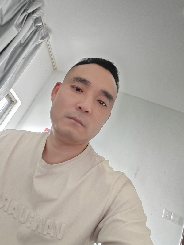 小锋的第一张照片--周口相亲服务中心