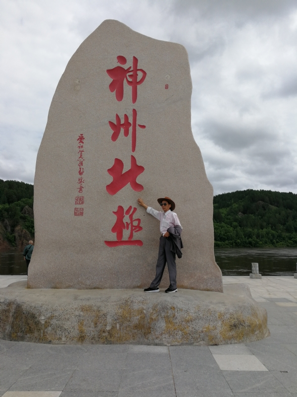 丛中笑的第一张照片--周口相亲服务中心