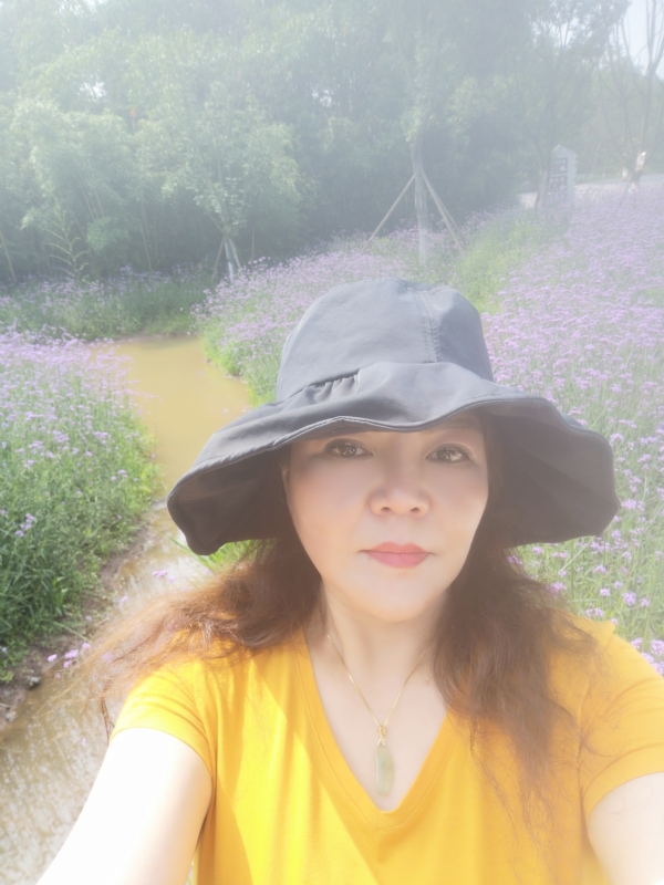 宛霞的第三张照片--周口相亲服务中心