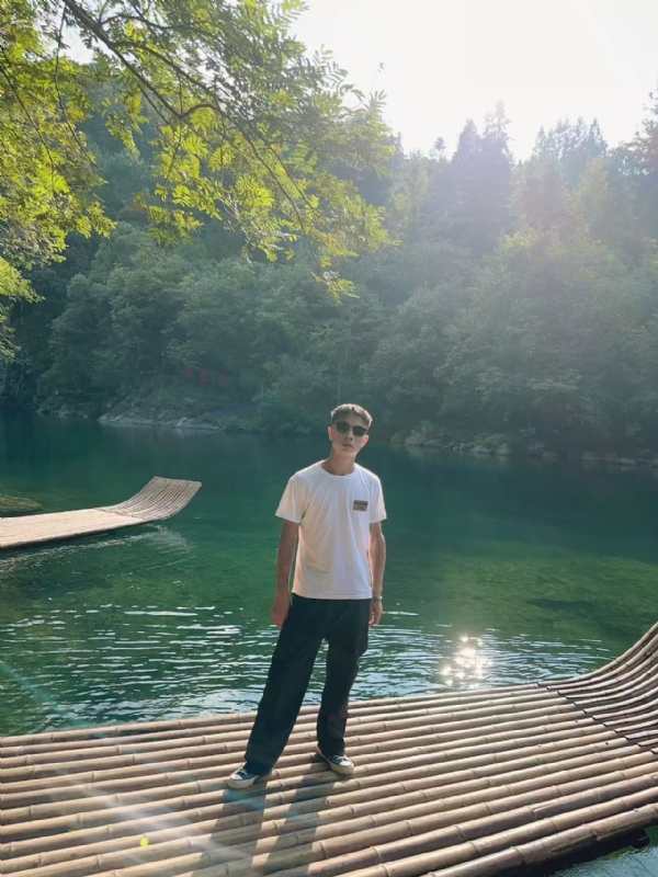 林言的第三张照片--周口相亲服务中心