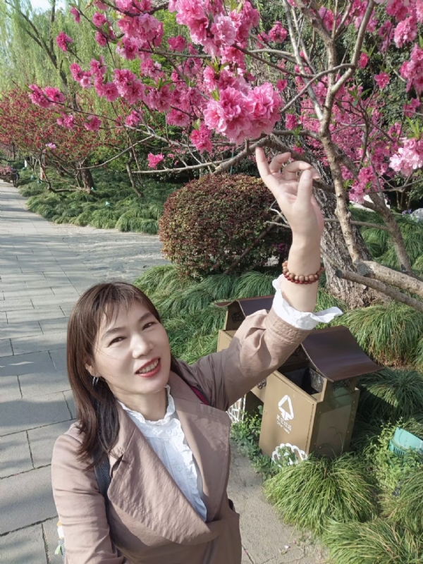 丽娜的第四张照片--周口相亲服务中心