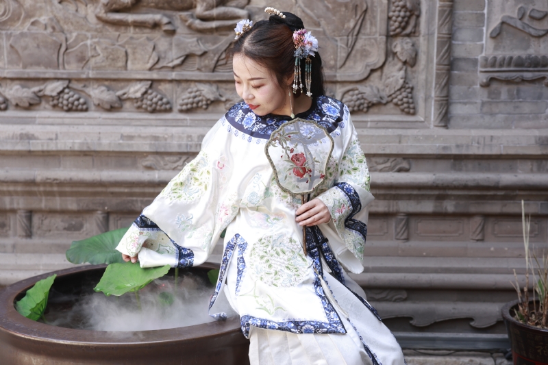 认真的雪的第一张照片--周口相亲服务中心